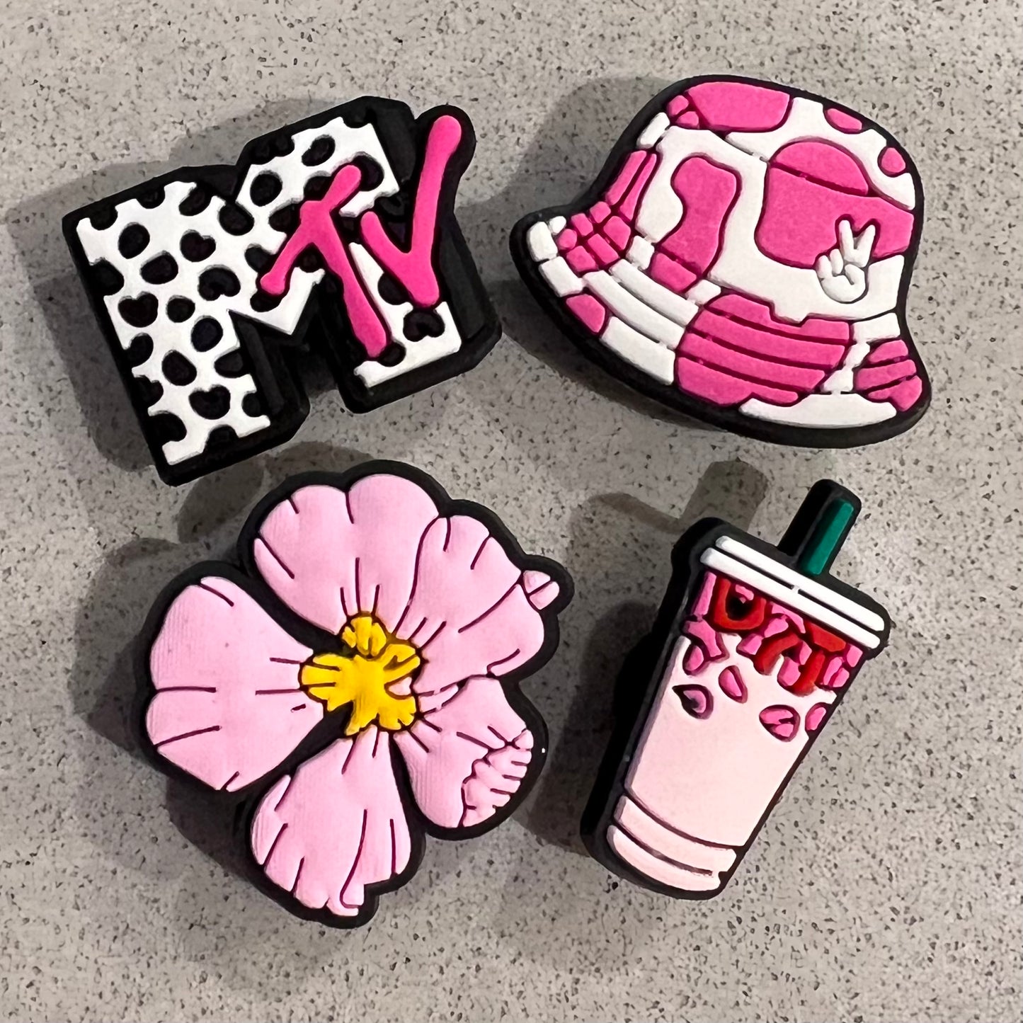 Croc charm set 4pk - 90s vibe - Mtv, bucket hat, flower, frapp!